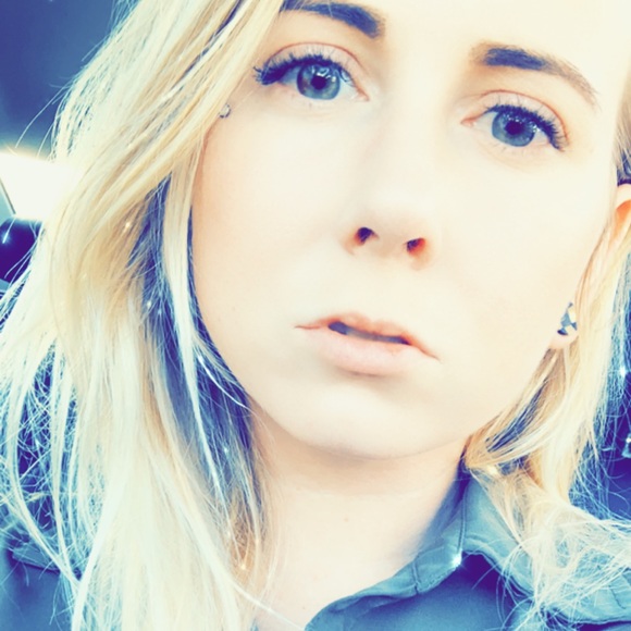 Meet your Posher, Ashlyn :) - Picture 3 of 16